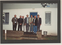 0360-109 Hongaars bezoek aan gemeente Kesteren in 1999. Bij het logeerhuis in Rhenen