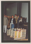 0360-143 Hongaars bezoek aan de gemeente Kesteren in 1999. Bij de veiling
