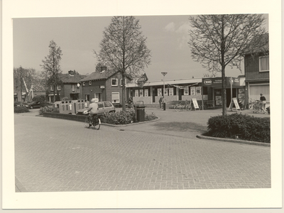 0360-90 Zicht op de C1000 te Kesteren, inmiddels is de winkelformule veranderd in Spar