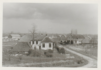 0362-1297 Boerderij van de Fam. Osenbruggen en rechts van Van Asch