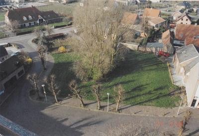 0362-1349 Plein met grasveld en bomen, gefotografeerd vanaf de toren