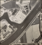 616 Een luchtfoto van het industrieterrein Kellen. Het betreft het gebied tussen de glasfabriek de Maas, de ...
