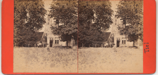 1690 Een stereofoto van het Bleekveld (Tweede Bleekveldstraat later Koninginnenstraat, 1898) in Tiel met op de ...