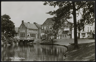 K 2.39 Stadsgracht met de ingang van de Hoogeindsestraat.Kaart verzonden door C. W. v. Teuven uit Tiel naar E v.d. ...