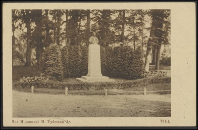 K 4.1 Plantsoen Kalverbos te Tiel met monument M. Tydeman Jr. Kaart verzonden door A. J. Koetsve?? uit Tiel naar F. ...