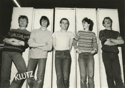 M 1148 De Tielse band Klutz is opgericht in 1979 en bestaat uit 5 leden. Het repertoire bestaat uit swingende reggae, ...