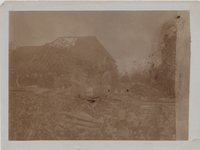 M 11818 Een grote cycloon verwoest het dorpje Borculo. Op deze foto is de ravage te zien, inclusief de klok van de kerktoren