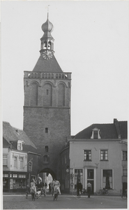 M 11970 De Binnenpoort in Culemborg vanaf de Markt, de enige behouden poort van de 7 poorten die Culemborg ooit kende