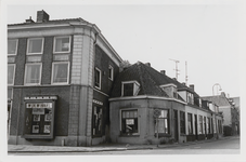 M 12053 De kruising Grotebrugse Grintweg, Hoveniersweg en de wijkwinkel