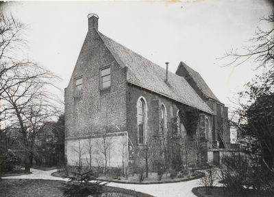 M 2230 Achter- en zijkant van de Sint Ceciliakerk . De Ceciliakerk is gelegen aan de Kerkstraat