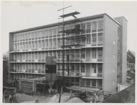 M 4459 Bouw St. Andreasziekenhuis St. Walburgbinnensingel. Op de foto de voorkant van het ziekenhuis in aanbouw