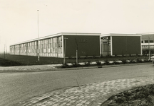 M 505 De school voor lager-economisch en administratief onderwijs, gelegen aan de Liendenlaan. Burgemeester Borrie ...