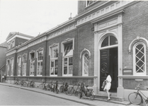 M 6419 Gebouw openbare bibliotheek St. Agnietenstraat. Ten tijde dat deze foto werd genomen was er een tentoonstelling ...