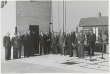 M 8980 Opening gemaal Zandwijk bij Prins Bernhardsluis. Van het midden links Burgemeester Cambier van Nooten