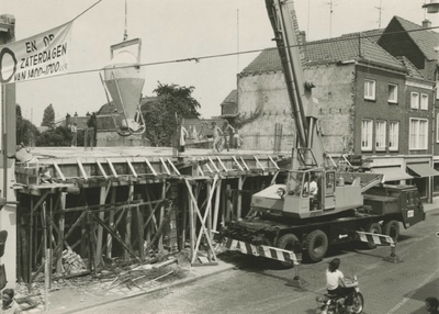 M 927 Het door brand verwoeste pand van Athmer, gelegen aan de Waterstraat, wordt herbouwd. De werkzaamheden aan de ...