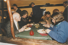 0690-568 Vrijwilligersavond van S.W. O.B. in Kapel-Avezaath, links aan de tafel dhr. H.v. Mourik en mevr. v. mourik-v. ...