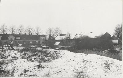 195 Achterzijde Houthandel en kistenfabriek Sillevis en links de huizen aan de Veerweg.