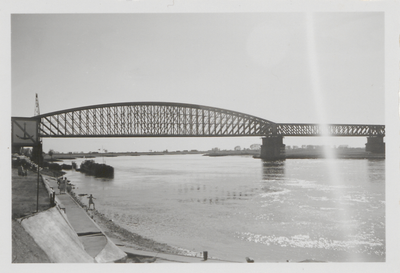 442 Spoorbrug vanaf afrit van de veerpont.