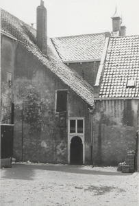 462 Elisabeth Weeshuis gesticht in 1560 door vrouwe Elisabeth, gravin van Culemborg; ingang naar de bijkeuken..