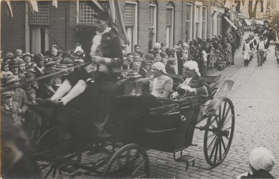 748 Optocht in de Tollenstraat en Havendijk t.g.v. 40-jarig jubileum Koningin Wilhelmina. Raden van het Graafschap, ...