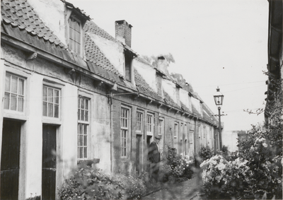 1499 Woningen van het Elisabeth Gasthuis, het Oude Mannen en Vrouwenhuis. In 1534 gesticht door vrouwe Elisabeth van ...