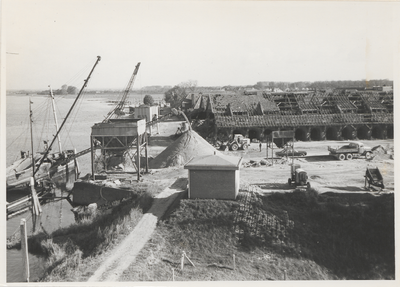 1704 Steenfabriek en zandlosplaats tijdens sloo