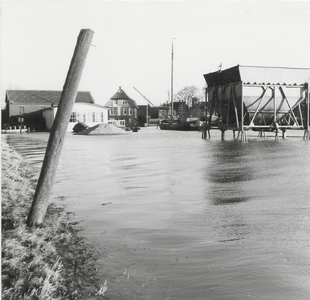 2171 Haven hoogwater. Op de achtergrond Villa Redichem 