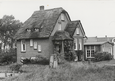 2247 Huis Redichem bij de haven