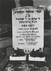 3226 Joodse begraafplaats. Grafstenen