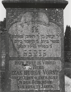 3309 Joodse begraafplaats. Grafstenen