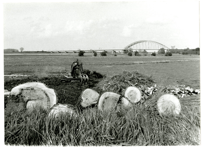 5224 Dijkverbetering. Spoorbrug.