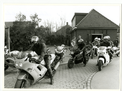5392 Motorclub De Molen . Stationsweg in het voormalige badhuis.
