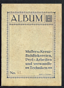 7622 Fascimile uitgave van een album, zes bladzijden gekleurde patronen in ronde vorm of een kwart rond, voor ...