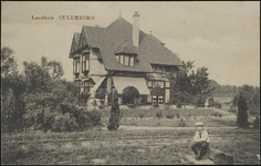 1019 Villa uit 1908 van architect L. de Vries gebouwd in opdracht van de rentmeester van de kroondomeinen.