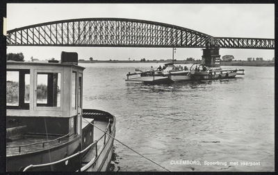 2297 Oude Spoorbrug gebouwd tussen 1863 en 1868. De hoofdoverspanning is 154 meter samen met de aanbruggen toen de ...