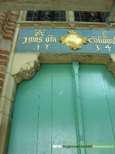 144 Detailopname van het stadhuis op de Markt in Culemborg. Het pand is in 1534 gebouwd. Dat gebeurde in opdracht van ...