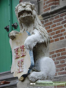 147 Detailopname van het stadhuis op de Markt in Culemborg. Het pand is in 1534 gebouwd. Dat gebeurde in opdracht van ...