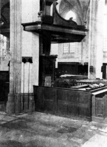 295 Interieur Sint Maartenskerk met preekstoel