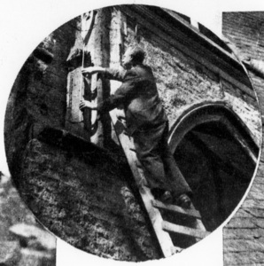 299 Restauratie van de Sint Maartenskerk, opzichter de heer Griffioen verricht opmetingen