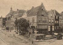 407 Hoek Markt - Waterstraat met gemeentehuis (links) en 't Wapen van Gelderland (voorgrond)