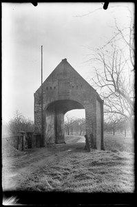 6 Oude poort Crayenstein, Mr. Belonje