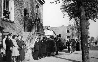 10-1014 Dodenherdinking 1946 met Prinses Irene Brigade