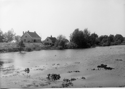 17-15009 Hoogwater, Breemwaard tussen zomer- en winterdijk staat onder water