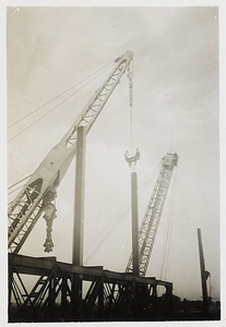 22-8425 Verkeersbrug over de Waal in aanbouw,