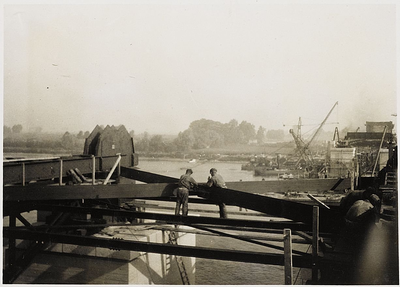 22-8431 Verkeersbrug over de Waal in aanbouw,