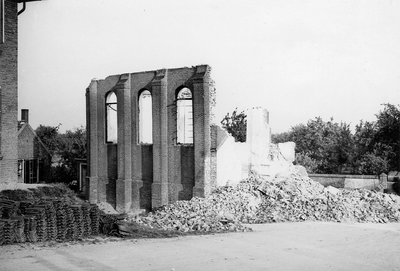 17-29 Door oorlog verwoeste hervormde kerk