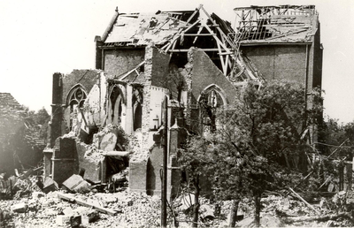 20-232 Door oorlog verwoeste rooms-katholieke kerk
