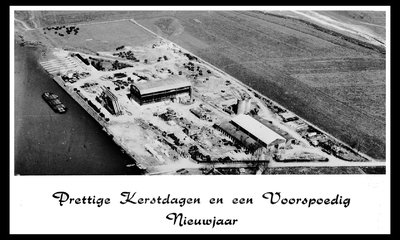 2-353 Luchtfoto Klinker Isolietfabriek. Op de foto is de Klinker-Isoliet al grotendeels afgebroken. Op de hal bij de ...