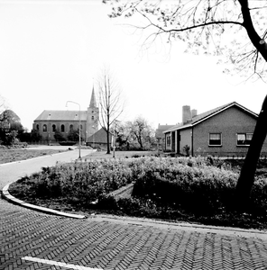 19-1614 Hervormde kerk met pastorie