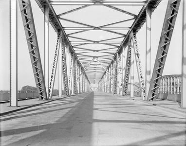 22-9554 Verkeersbrug, zonder verkeer